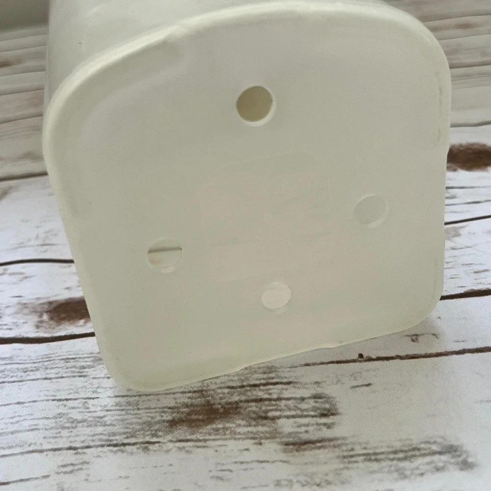 Buddeez Bread Buddy Bread Dispenser Cream‎ Plastic Airtight 13.5x5x5 Large
